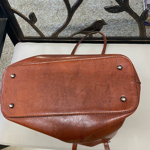 Leather purse. Color is true in photos. Brownish with orangey tone - Picture 5 of 6